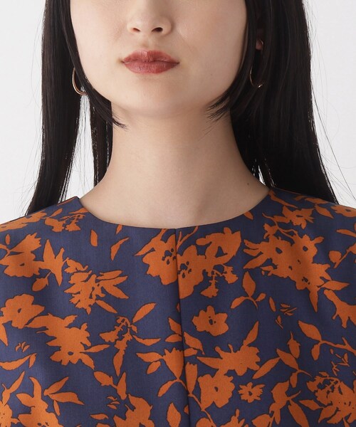 OPAQUE.CLIP（オペークドットクリップ）の「◆リネンライク モノトーンフラワープリントワンピース【WEB限定サイズ】（ワンピース・レディース・ネイビー系6/ブルー系/ワイン系1・40/38/42/36）」の14枚目の写真