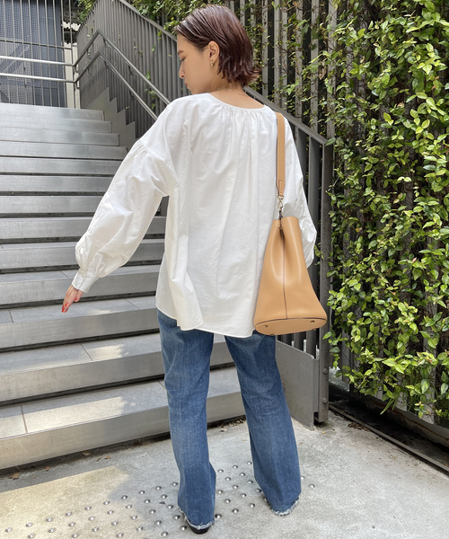 Spick & Span（スピックアンドスパン）の「フロントフリルアキクルーネックブラウス（シャツ/ブラウス・レディース・ホワイト/ブラック・FREE）」の15枚目の写真