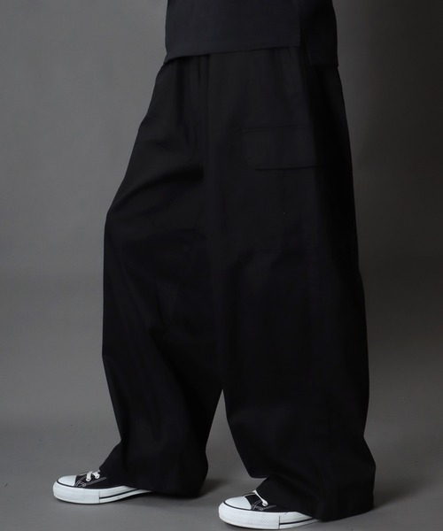 SITRY(シトリー)の「Heavy Twill Wide cargo Pants/ヘビーツイル タック ワイドカーゴ パンツ(カーゴパンツ・メンズ・カーキ/ブラック/ベージュ・M/L/LL)」の2枚目の写真