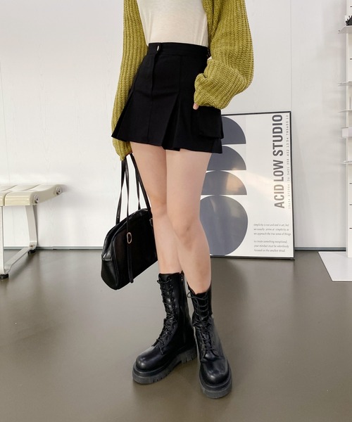 by muni:r（バイ ムニール）の「ポケットカーゴプリーツパンツスカート（スカート・レディース・ブラック/カーキ/ベージュ・SMALL/MEDIUM）」の4枚目の写真