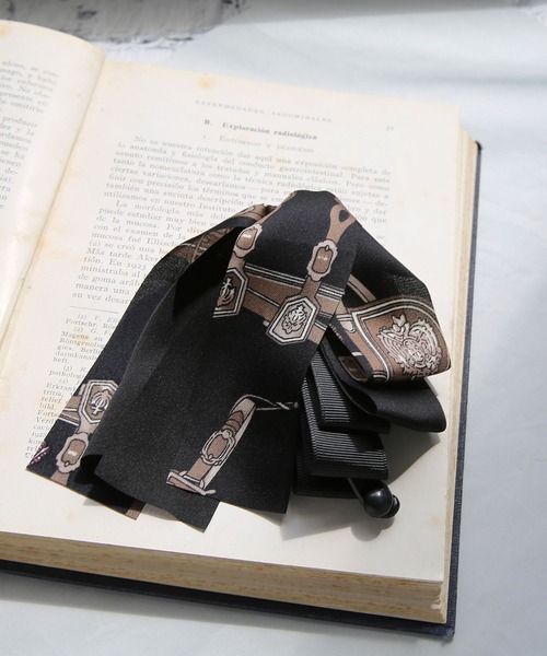 colleca la（コレカラ）の「レイヤード スカーフリボン バナナクリップ（バレッタ/ヘアクリップ・レディース・モカ/ブラック・FREE）」の2枚目の写真