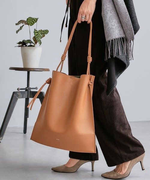 Pal collection（パルコレクション）の「BEAUREスリムスクエアワンショルトート（トートバッグ・レディース・ブラック/キャメル/ライトグレー系・FREE）」の21枚目の写真