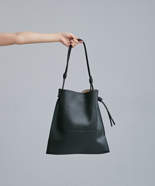 Pal collection（パルコレクション）の「BEAUREスリムスクエアワンショルトート（トートバッグ・レディース・ブラック/キャメル/ライトグレー系・FREE）」の18枚目の写真