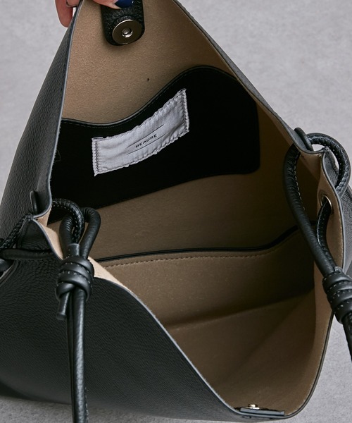 Pal collection（パルコレクション）の「BEAUREスリムスクエアワンショルトート（トートバッグ・レディース・ブラック/キャメル/ライトグレー系・FREE）」の19枚目の写真