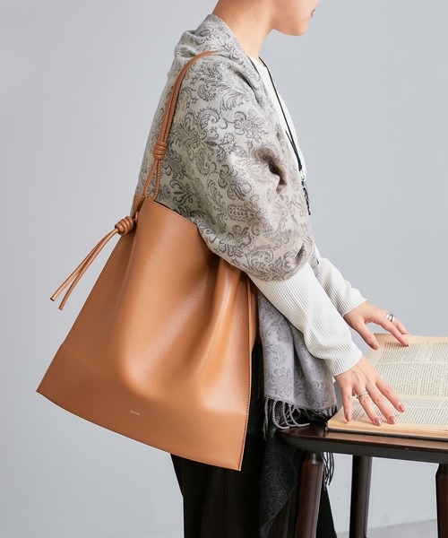 Pal collection（パルコレクション）の「BEAUREスリムスクエアワンショルトート（トートバッグ・レディース・ブラック/キャメル/ライトグレー系・FREE）」の22枚目の写真