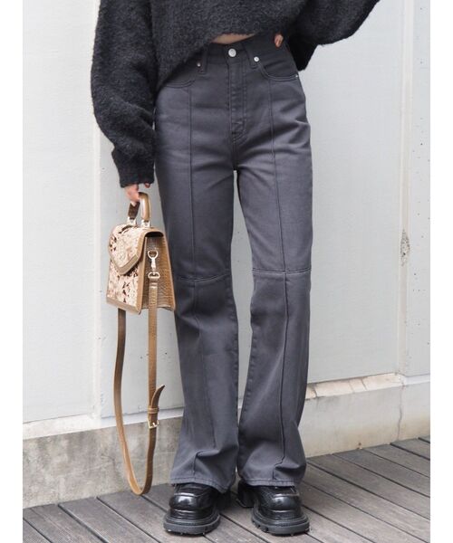 EVRIS(エヴリス)の「クロスピンタックセミフレアパンツ(デニムパンツ・レディース・ブラック/ピンク/ブルー・SMALL/MEDIUM)」の1枚目の写真