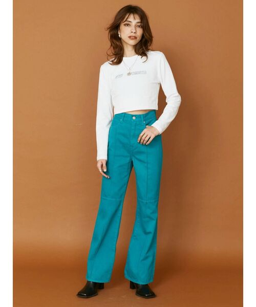 EVRIS(エヴリス)の「クロスピンタックセミフレアパンツ(デニムパンツ・レディース・ブラック/ピンク/ブルー・SMALL/MEDIUM)」の5枚目の写真