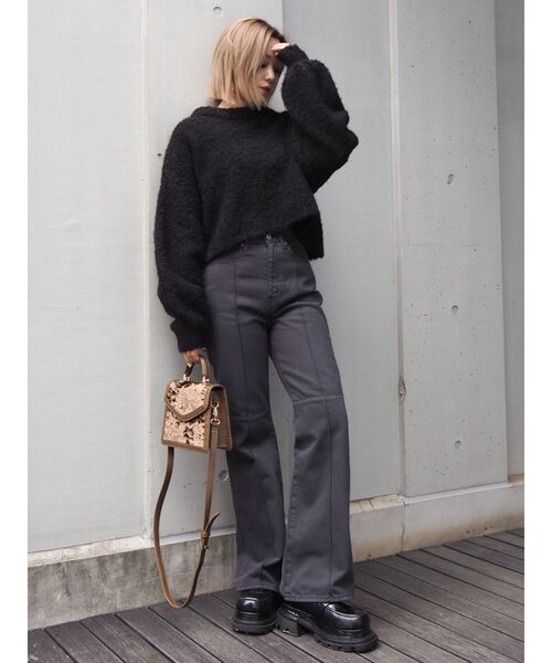 EVRIS(エヴリス)の「クロスピンタックセミフレアパンツ(デニムパンツ・レディース・ブラック/ピンク/ブルー・SMALL/MEDIUM)」の11枚目の写真