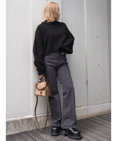 EVRIS(エヴリス)の「クロスピンタックセミフレアパンツ(デニムパンツ・レディース・ブラック/ピンク/ブルー・SMALL/MEDIUM)」の12枚目の写真