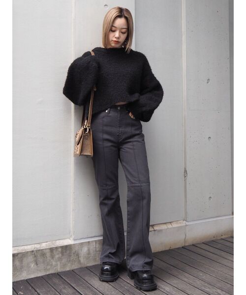 EVRIS(エヴリス)の「クロスピンタックセミフレアパンツ(デニムパンツ・レディース・ブラック/ピンク/ブルー・SMALL/MEDIUM)」の13枚目の写真