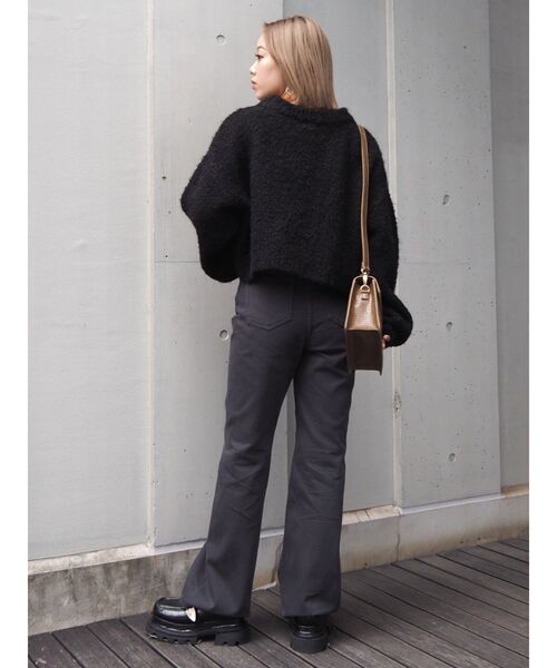 EVRIS(エヴリス)の「クロスピンタックセミフレアパンツ(デニムパンツ・レディース・ブラック/ピンク/ブルー・SMALL/MEDIUM)」の14枚目の写真