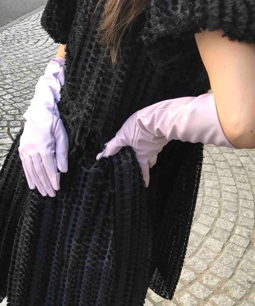 Casselini(キャセリーニ)の「【タッチパネル対応】Casselini(キャセリーニ)ストレッチロンググローブ(手袋・レディース・アイボリー/ブラック/パープル/ブラウン・FREE)」の14枚目の写真