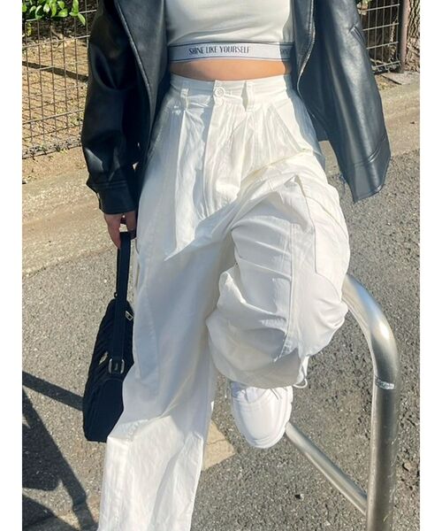 EVRIS(エヴリス)の「パラシュートパンツ(カーゴパンツ・レディース・ホワイト/ブラック/オレンジ/パープル・FREE)」の2枚目の写真
