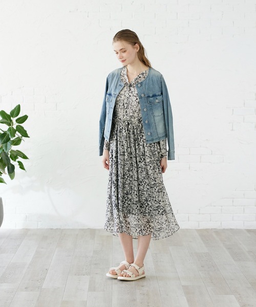 INED CLARO（イネドクラロ）の「ノーカラーGジャン（デニムジャケット・レディース・サックスブルー/ブルー・フリー）」の12枚目の写真