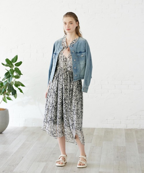 INED CLARO（イネドクラロ）の「ノーカラーGジャン（デニムジャケット・レディース・サックスブルー/ブルー・フリー）」の17枚目の写真