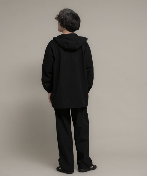 Uiscel(ユイセル)の「『別注』Uiscel×OUTDOORPRODUCTS アウターA(マウンテンパーカー・レディース・ブラック/ベージュ・LARGE/MEDIUM)」の15枚目の写真