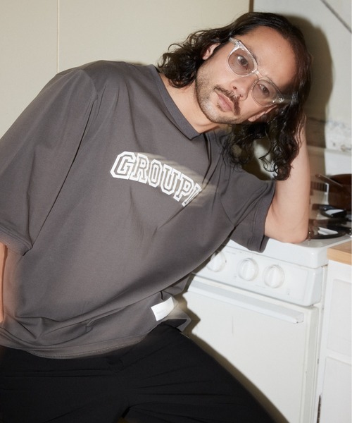 ADAM PATEK(アダムパテック)の「ADAMPATEK / groupie college Logo looose T/ルーズシルエットカレッジロゴビッグTシャツ(Tシャツ/カットソー・メンズ・ホワイト/グレー/ブラック・1/2/3)」の5枚目の写真