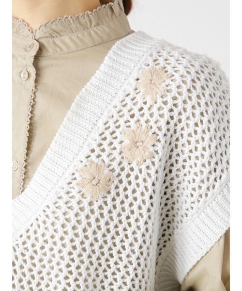 ehka sopo（エヘカソポ）の「花刺繍ニットベスト（ベスト・レディース・オフホワイト/イエロー/ベージュ・ﾌﾘ-）」の10枚目の写真