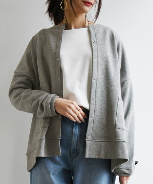and it_（アンドイット）の「ミニ裏毛ワイドカーディガン（カーディガン/ボレロ・レディース・グレイッシュベージュ/ナチュラル/サックスブルー/ブラック/杢グレー/モカ・M-L）」の3枚目の写真