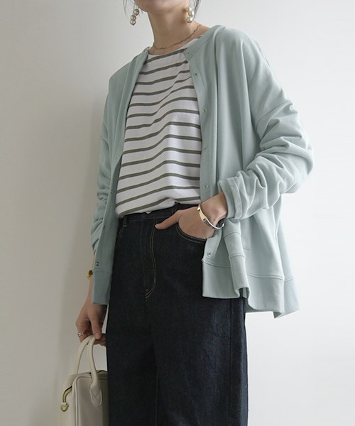 and it_（アンドイット）の「ミニ裏毛ワイドカーディガン（カーディガン/ボレロ・レディース・グレイッシュベージュ/ナチュラル/サックスブルー/ブラック/杢グレー/モカ・M-L）」の6枚目の写真