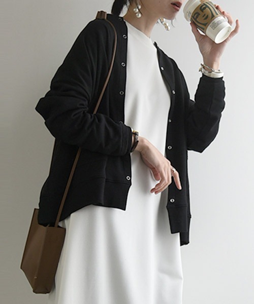 and it_（アンドイット）の「ミニ裏毛ワイドカーディガン（カーディガン/ボレロ・レディース・グレイッシュベージュ/ナチュラル/サックスブルー/ブラック/杢グレー/モカ・M-L）」の7枚目の写真