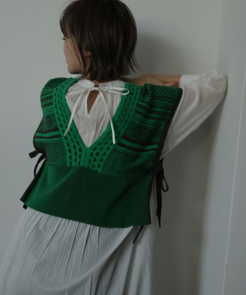 HERENCIA（ヘレンチア）の「トライバルパターン サイドリボン ベスト（ベスト・レディース・グリーン/ベージュ・MEDIUM）」の7枚目の写真