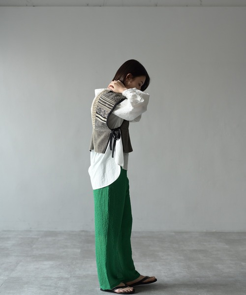 HERENCIA（ヘレンチア）の「トライバルパターン サイドリボン ベスト（ベスト・レディース・グリーン/ベージュ・MEDIUM）」の22枚目の写真