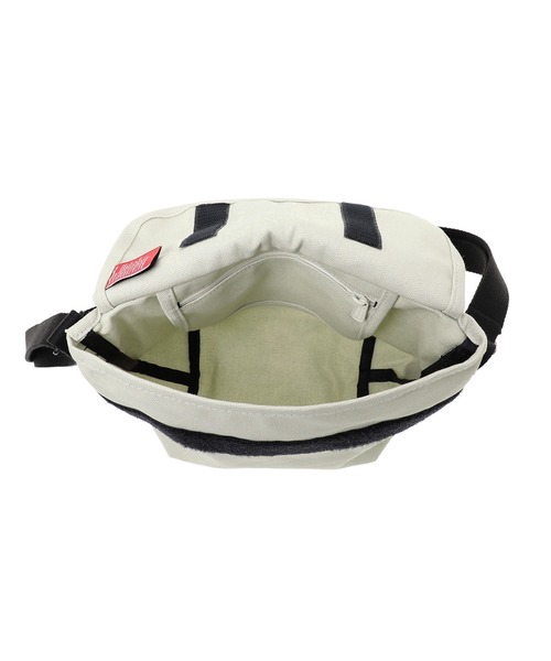 Manhattan Portage(マンハッタンポーテージ)の「Casual Messenger Bag Canvas(メッセンジャーバッグ・レディース・オリーブ/ブラック/ベージュ・X-SMALL)」の18枚目の写真