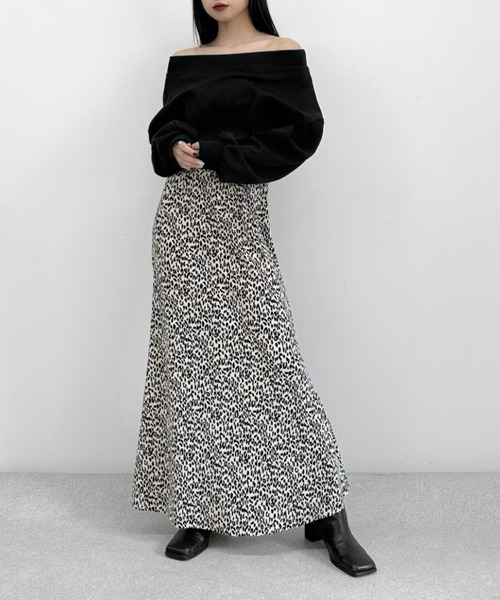 LVEU.（ラブユ.）の「【LVEU.】オフショルダークロップドスウェット / トップス スウェット 長袖 カットソー オフショル オフショルダー クロップド ショート ホワイト ブラック（Tシャツ/カットソー・レディース・ブラック/ホワイト・FREE）」の10枚目の写真