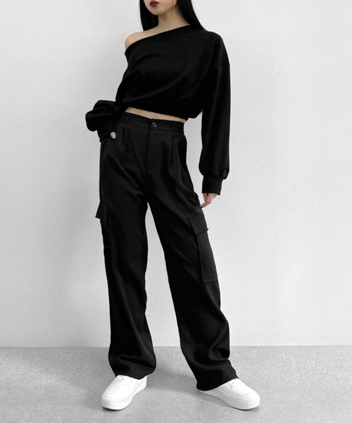 LVEU.（ラブユ.）の「【LVEU.】オフショルダークロップドスウェット / トップス スウェット 長袖 カットソー オフショル オフショルダー クロップド ショート ホワイト ブラック（Tシャツ/カットソー・レディース・ブラック/ホワイト・FREE）」の14枚目の写真