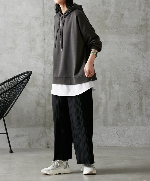 Soiunique（スワユニーク）の「ポンチ素材フェイクレイヤードパーカー