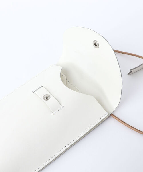 NOLLEY'S goodman(ノーリーズグッドマン)の「レザーモバイルサコッシュ(ショルダーバッグ・メンズ・ネイビー/ブラック/ホワイト/イエロー/ライトブルー・FREE)」の22枚目の写真