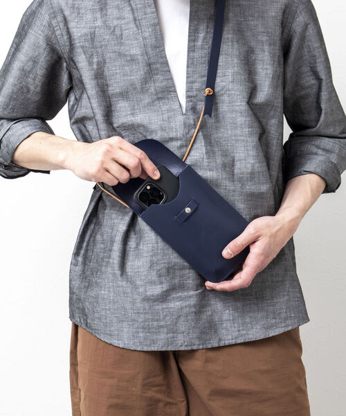 NOLLEY'S goodman(ノーリーズグッドマン)の「レザーモバイルサコッシュ(ショルダーバッグ・メンズ・ネイビー/ブラック/ホワイト/イエロー/ライトブルー・FREE)」の11枚目の写真