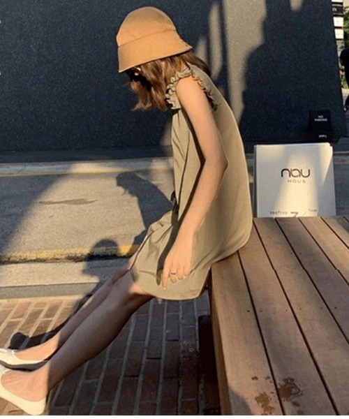 SUGAR BISKET（シュガービスケット）の「オールインワンラッシュガード（サロペット/オーバーオール・レディース・ベージュ/ブラック/カーキ/ベージュ系1/カーキ系1/ブラック系1・S/M/L）」の14枚目の写真