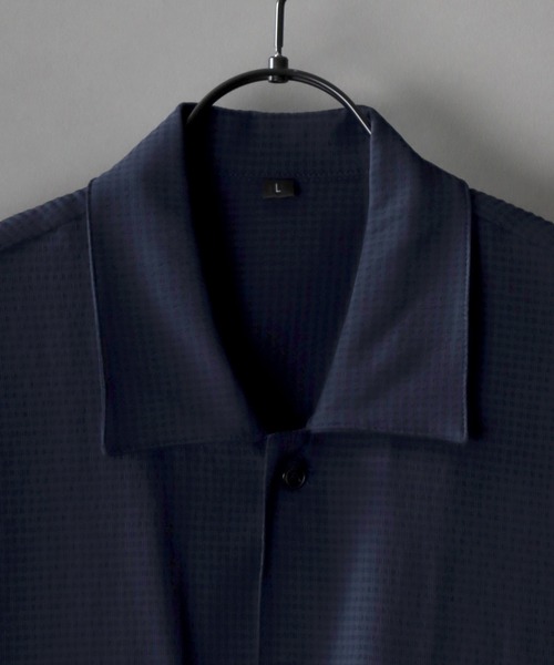 SITRY(シトリー)の「seersucker oversize drop shoulder drape shirt/シアサッカー オーバーサイズ ドロップショルダー ドレープ シャツ(シャツ/ブラウス・メンズ・ブラック/ネイビー/カーキ・M/L/LL)」の6枚目の写真