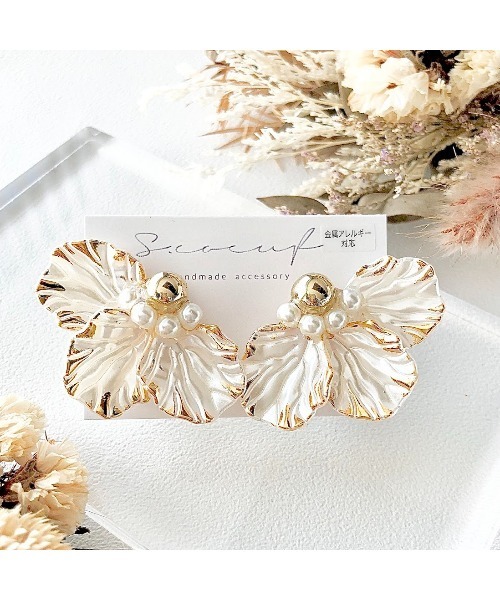 tone（トーン）の「【S.coeuf】金属アレルギー対応ピアス 　立体フラワー(MA)（ピアス（両耳用）・レディース・ベージュ/ホワイト/グレー/その他/ゴールド系その他/ホワイトゴールド・FREE）」の2枚目の写真