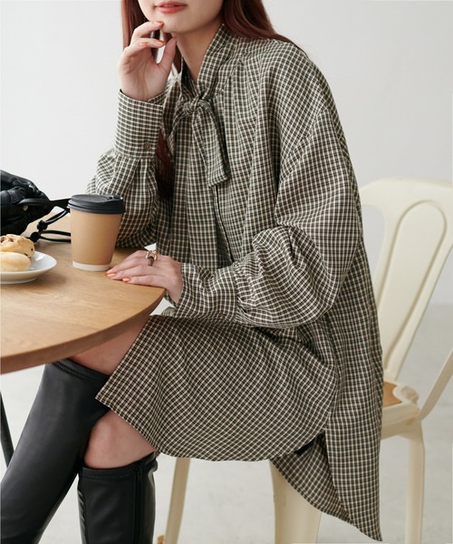 DISCOAT(ディスコート)の「チェックボウタイブラウス(シャツ/ブラウス・レディース・ブラック/ベージュ・FREE)」の2枚目の写真