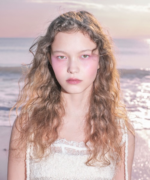 SNIDEL BEAUTY（スナイデル ビューティ）の「SNIDEL BEAUTY / スキン グロウ ブラッシュ 01～12（チーク・レディース・06 Innocent Blush/01 Bare Shine/03 Rosy Silk/02 Sweet Mocha/04 Coral Blush/05 Baby Cheek/10 Peach Cream/07 Cashmere Beige/09 Milk Tea Coral/08 Milky Pink/11 Morning Meditation/12 Endless Sky・FREE）」の15枚目の写真