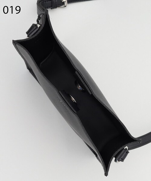 THE SHOP TK (ザ ショップ ティーケー )の「◆【ヒルナンデス!で紹介/ユニセックスでオススメ】BOXショルダーバッグ/スムースレザースクエアショルダーバッグ(ショルダーバッグ・メンズ・ネイビー/ピンク系/ブラック/ブラウン系その他/グレー/オフホワイト・00)」の11枚目の写真