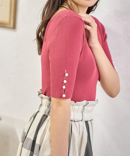 tocco closet（トッコ　クローゼット）の「前後２ＷＡＹ袖口パール付きシャリ感リブニットプルオーバー（ニット/セーター・レディース・ブラック/ベージュ/ピンク系その他・M）」の5枚目の写真