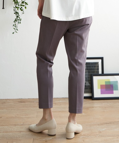ikka(イッカ)の「Beasystretch テーパードパンツ(その他パンツ・レディース・モカ/ベージュ/ダークオリーブ/ブラック・S/M/L)」の18枚目の写真