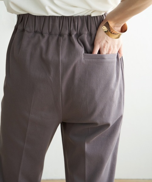 ikka(イッカ)の「Beasystretch テーパードパンツ(その他パンツ・レディース・モカ/ベージュ/ダークオリーブ/ブラック・S/M/L)」の10枚目の写真