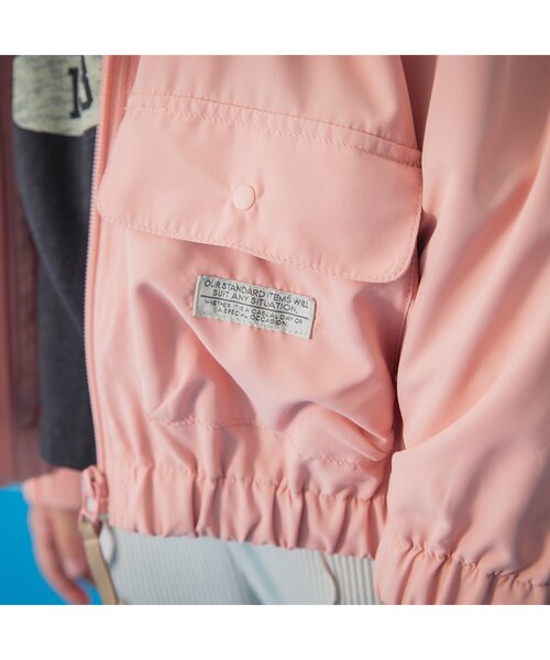 BREEZE（ブリーズ）の「【撥水加工/フード収納】カラバリウィンドブレーカー（ナイロンジャケット・キッズ・エメラルド/ブラック/ブルー/ピンク/レインボー/ライム/ネイビー・100/140/110/130/150/90/120）」の13枚目の写真