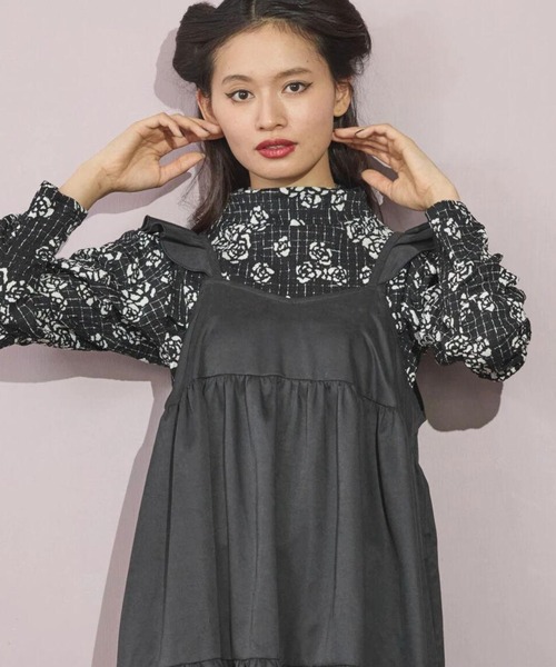 ESCAR（エスカー）の「■ESCAR　ボトルネッククレープカットプルオーバー（Tシャツ/カットソー・レディース・ブラック/ブラック系その他・FREE）」の2枚目の写真