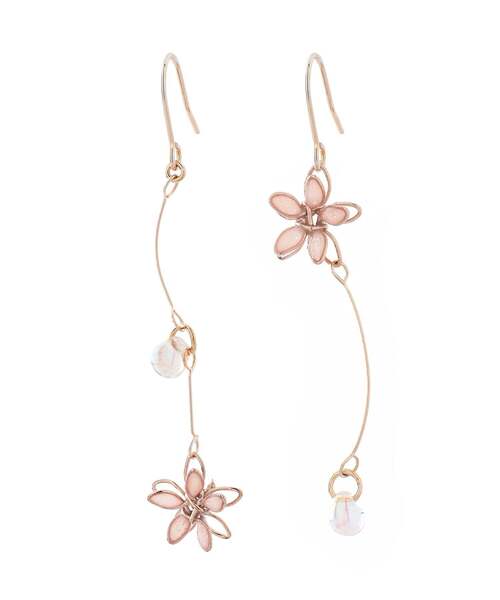 ANEMONE(アネモネ)の「プチフラワー×ガラスアシメピアス(ピアス(両耳用)・レディース・ブルー/ホワイト/ライトグレー/ピンク・FREE)」の4枚目の写真
