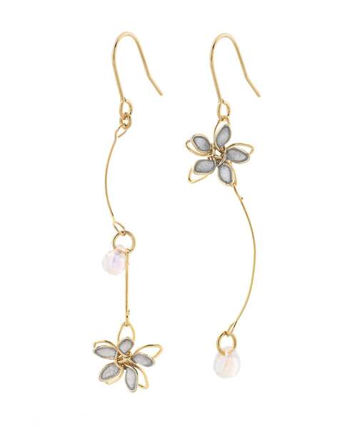 ANEMONE(アネモネ)の「プチフラワー×ガラスアシメピアス(ピアス(両耳用)・レディース・ブルー/ホワイト/ライトグレー/ピンク・FREE)」の2枚目の写真