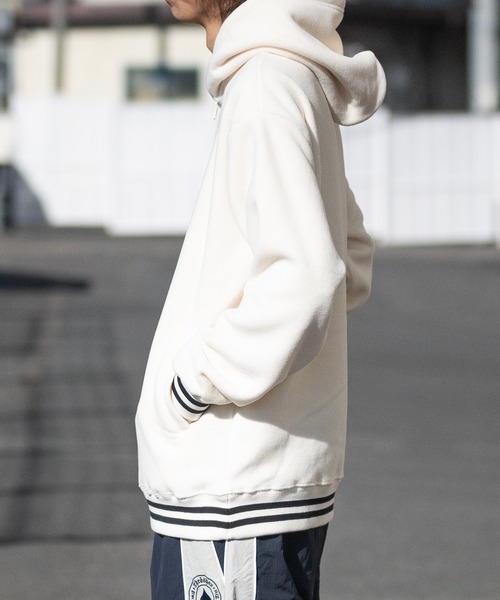 GLOVE HOUSE（グローブハウス）の「【a】ワンポイント刺繍 フリース ラインリブハーフジップフーディ（パーカー・メンズ・チャコールグレー/アイボリー/ベージュ/ブラック・X-LARGE/LARGE/MEDIUM）」の7枚目の写真