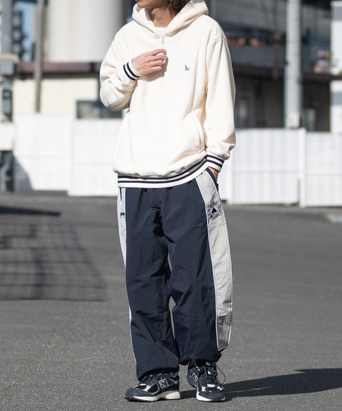 GLOVE HOUSE（グローブハウス）の「【a】ワンポイント刺繍 フリース ラインリブハーフジップフーディ（パーカー・メンズ・チャコールグレー/アイボリー/ベージュ/ブラック・X-LARGE/LARGE/MEDIUM）」の9枚目の写真