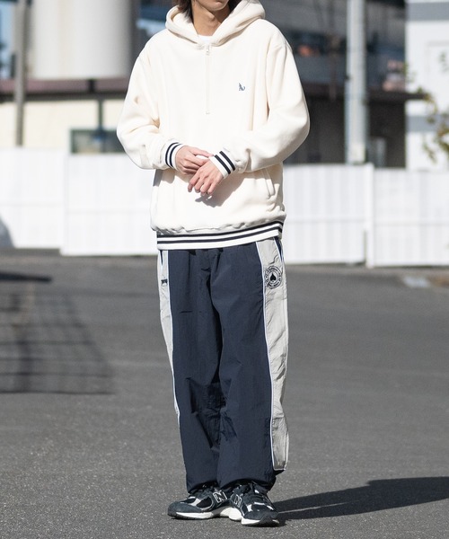 GLOVE HOUSE（グローブハウス）の「【a】ワンポイント刺繍 フリース ラインリブハーフジップフーディ（パーカー・メンズ・チャコールグレー/アイボリー/ベージュ/ブラック・X-LARGE/LARGE/MEDIUM）」の10枚目の写真