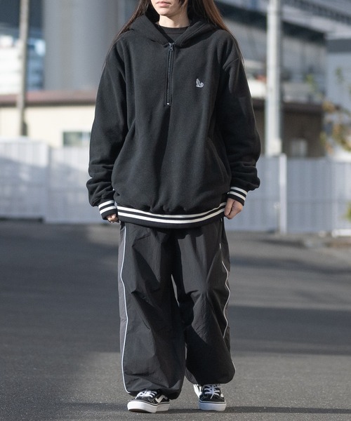 GLOVE HOUSE（グローブハウス）の「【a】ワンポイント刺繍 フリース ラインリブハーフジップフーディ（パーカー・メンズ・チャコールグレー/アイボリー/ベージュ/ブラック・X-LARGE/LARGE/MEDIUM）」の18枚目の写真